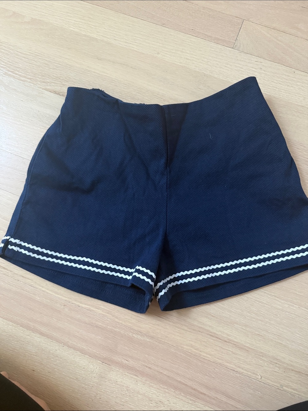 Classic Prep Navy Girls Shorts with White Scalloped Trim - Size 14